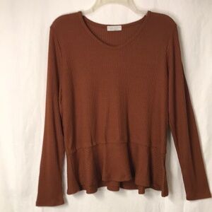 Paper Crane Women’s Pullover Top M Rust color with Peplum Long Sleeves Soft Boho